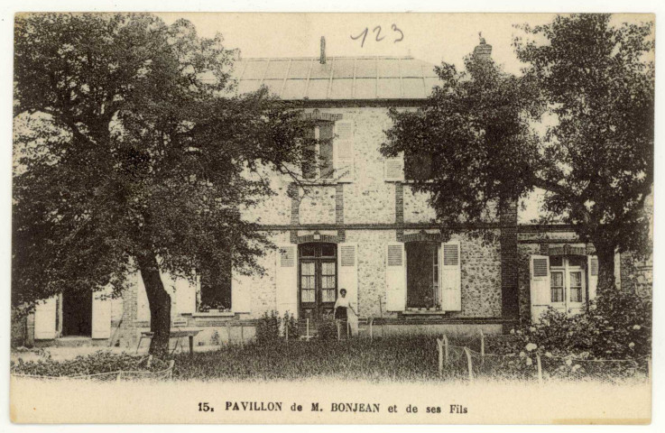 Caillouet-Orgeville. Pavillon de Monsieur Bonjean et de ses fils.