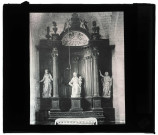 Église Notre-Dame du Vaudreuil (Eure), autel avec les statues de Saint-Jean-Baptiste, Saint-Paul et de la Vierge à l'enfant.
