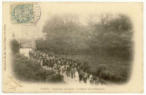 Ecouis. Institution diocésaine - Le retour de la promenade.
