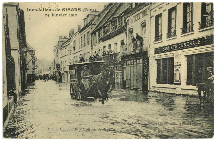 Gisors. Inondations de Gisors (Eure), 25 janvier 1910 - rue de Cappeville - voiture de Secours.