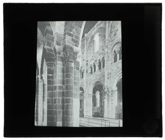 Église abbatiale du Mont-Saint-Michel (Manche), nef.