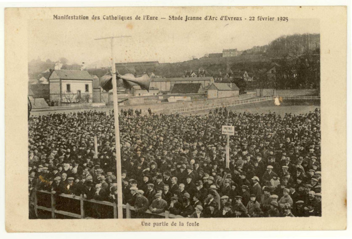 Evreux-Ville. Manifestation des Catholiques de l'Eure - Stade Jeanne d'Arc d'Evreux-22 février 1925 - Une Partie de la foule.