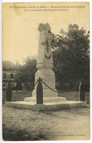Saint-Christophe-sur-Avre. Monument érigé aux Enfants de la commune morts pour la France.