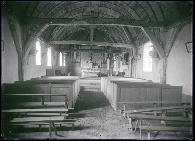 Intérieur de l'église de La Boissière (Eure).