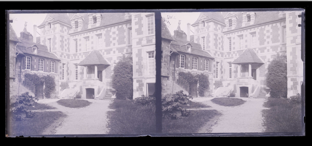 Cour intérieure d'un hôtel particulier.