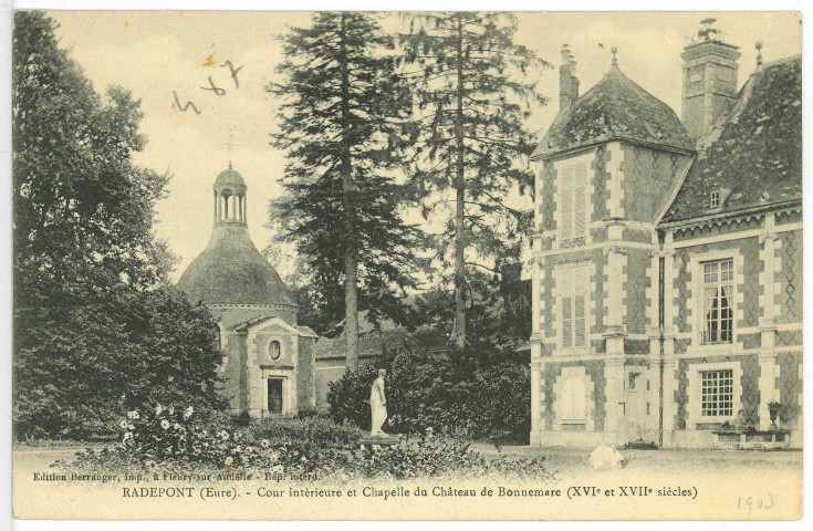 Radepont. Cour intérieure et Chapelle du Château de Bonnemare (XVIe et XVIIe siècles).