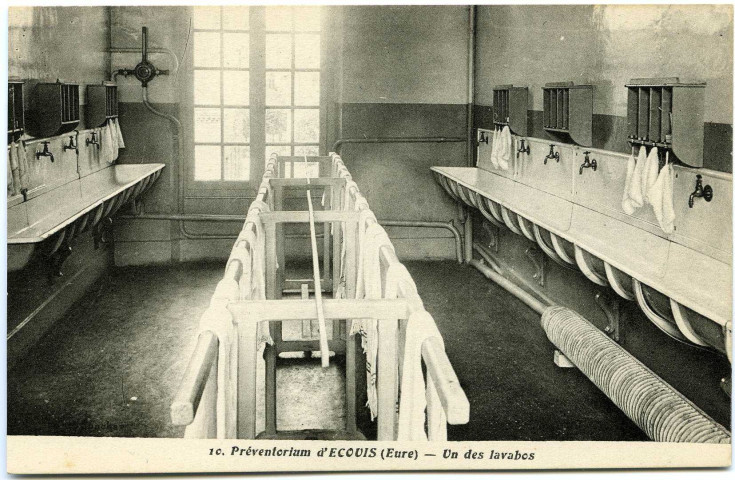 Ecouis. Préventorium d'Ecouis (Eure). - Un des lavabos.