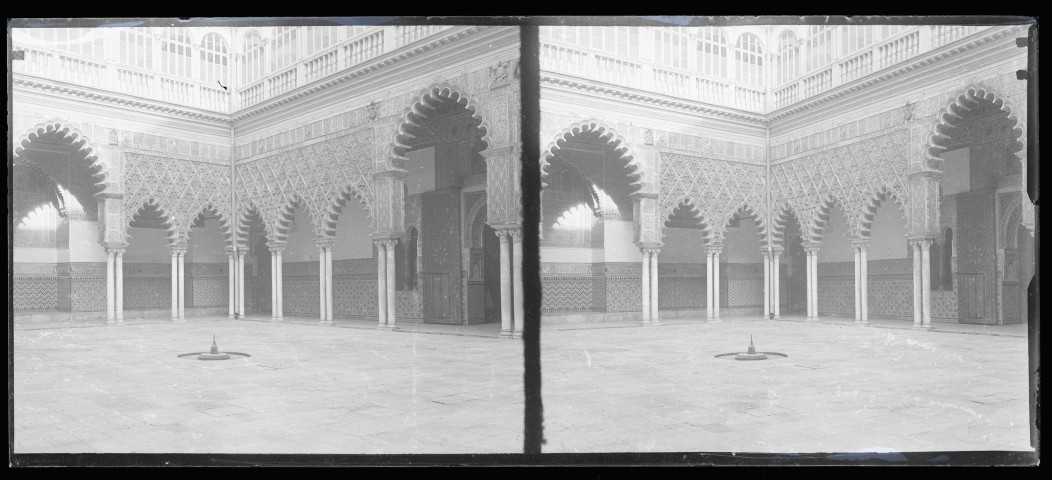 Cour intérieure d'une mosquée.