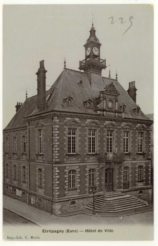 Etrépagny. Hôtel de Ville.