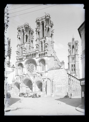 Façade ouest de la cathédrale Notre-Dame de Laon (Aisne).