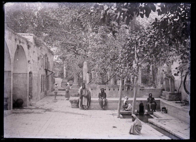 Cour intérieure de la mosquée d'Ourfa (Turquie) (notice PA).