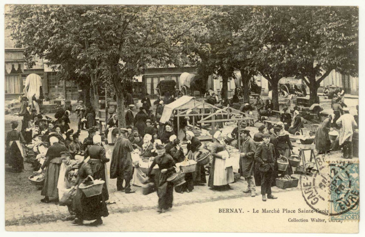 Bernay. Le Marché Place Sainte-Croix.