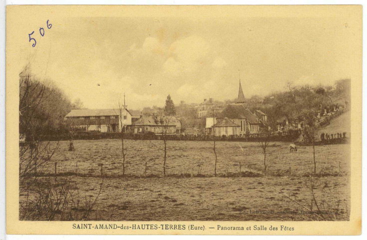 Saint-Amand-des-Hautes-Terres. Panorama et Salle des Fêtes.