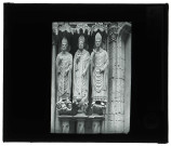 Cathédrale Notre-Dame de Chartres (Eure-et-Loir), porche sud, portail des Confesseurs, ébrasement gauche, trois statues colonnes.