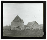 Pigeonnier et grange de Glos-sur-Risle (Eure).