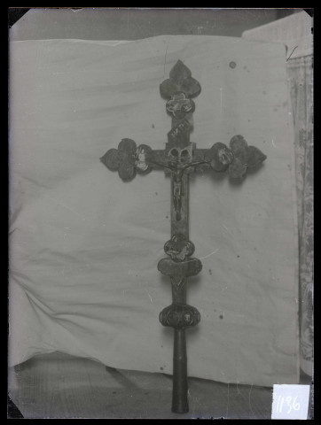 Église de La Vacherie (Eure), Croix de procession du XVème siècle.