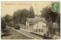 Bernouville. La Gare - Arrivée d'un train.