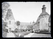 Cour intérieure de château.