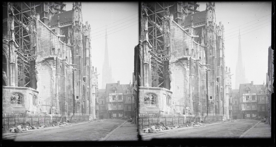 Cathédrale Notre-Dame de Rouen (Seine-Maritime), endommagée par les bombardements de la seconde guerre mondiale.