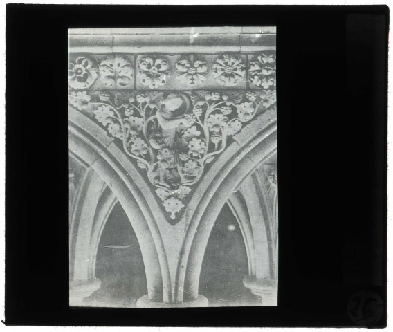 Abbaye du Mont-Saint-Michel (Manche), cloître, détail de l'écoinçon.