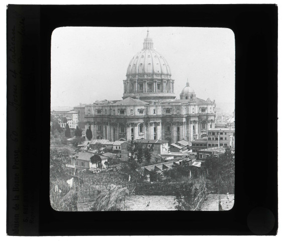 Basilique Saint-Pierre du Vatican, vue générale prise des jardins du Vatican.