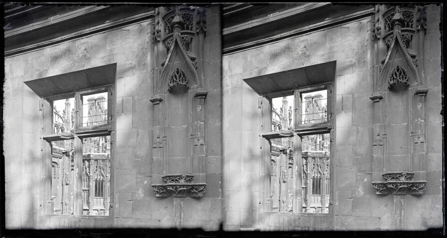 Palais de justice de Rouen (Seine-Maritime), endommagé par les bombardements de la seconde guerre mondiale.