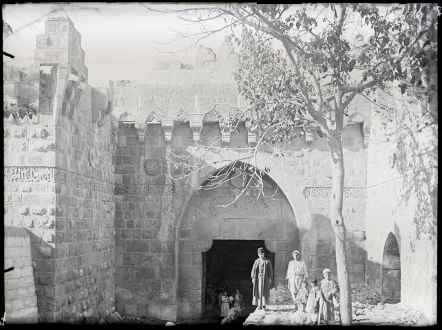 Porte de la ville de Biredjik (Turquie) (notice PA).