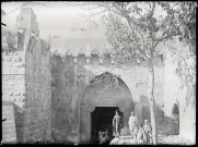 Porte de la ville de Biredjik (Turquie) (notice PA).