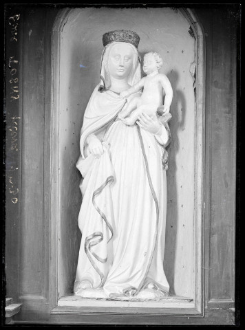 Statue de Vierge à l'enfant de l'église de Tosny (Eure). Pierre hauteur 1,30m.