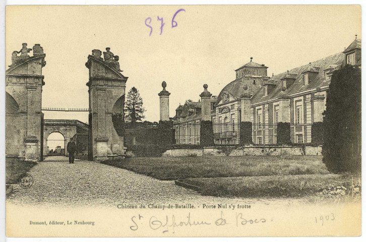 Sainte-Opportune-du-Bosc. Château du Champ de Bataille - Porte Nul s'y frotte.