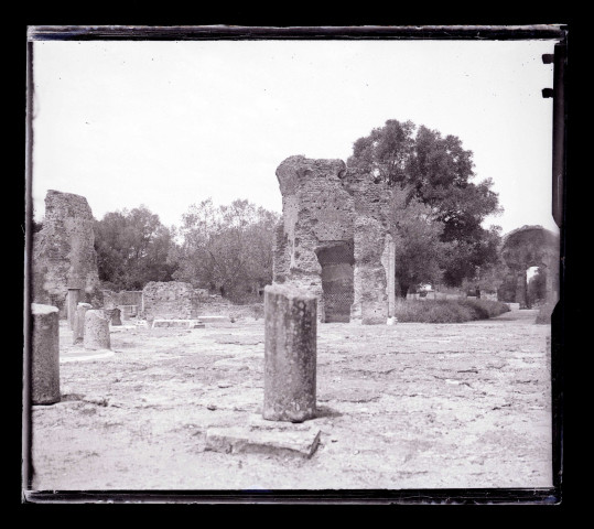 Ruines et vestiges d'un temple.