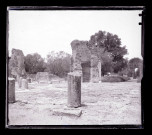 Ruines et vestiges d'un temple.