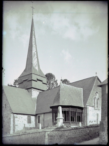 Vue d'ensemble de l'église de Ry (Seine-Maritime).