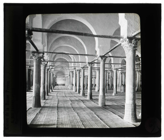 Grande mosquée de Kairouan (Tunisie), intérieur.