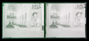 Intérieur d'église italienne.