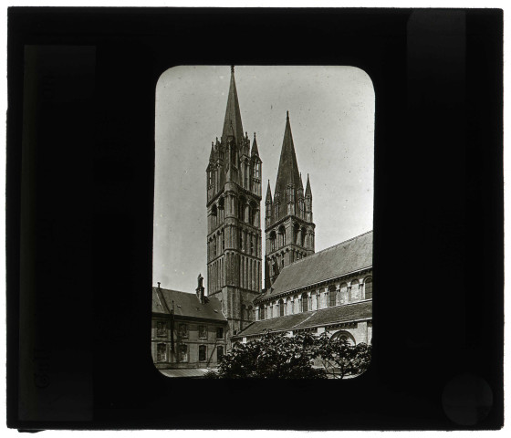 Église abbatiale Saint-Étienne de l'abbaye aux Hommes de Caen (Calvados), clocher côté sud-ouest.