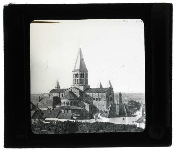 Basilique du Sacré-Cœur de Paray-le-Monial (Saône-et-Loire), chevet et transept.