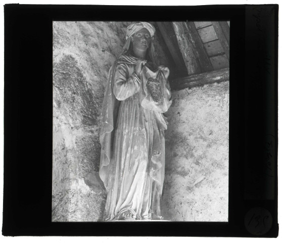 Église de La Trinité-de-Réville (Eure), statue de Sainte-Véronique.