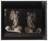 Église de Bernienville (Eure), statues de deux anges agenouillés, maître-autel de Michel Lourdel.