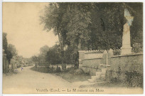 Vraiville. Le Monument aux Morts.