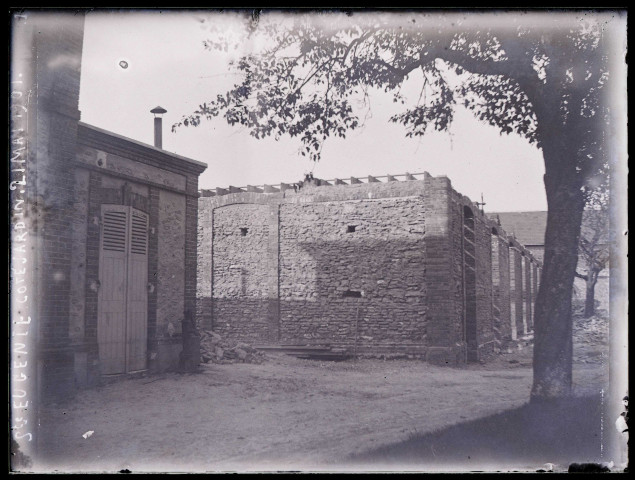 Quartier Sainte-Eugénie à Orgeville (Eure), côté jardin, le 21 mai 1901
