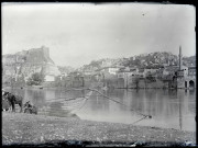 Vue générale de la ville de Biredjik (Turquie) au bord de l'Euphrate (notice PA).