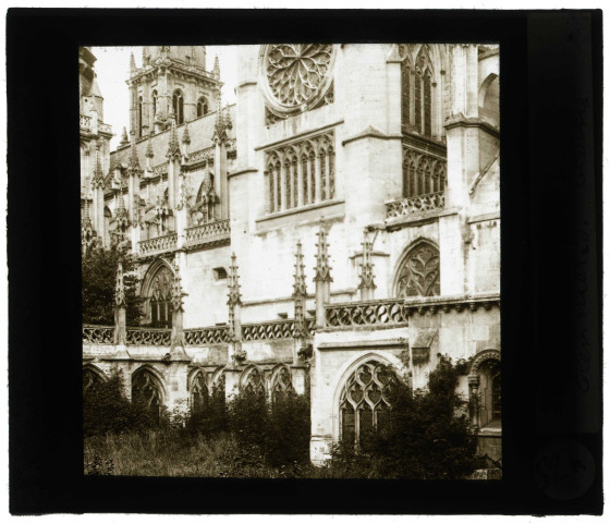 Cathédrale Notre-Dame d'Évreux (Eure), extérieur de la galerie sud du cloître.
