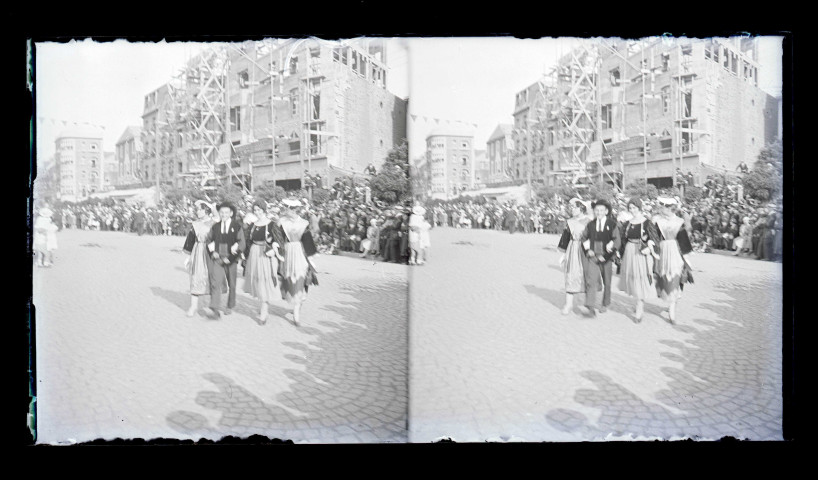Procession de la Vierge au Monument de Jeanne d'Arc et à la basilique Notre-Dame de Bonsecours (Seine-Maritime).