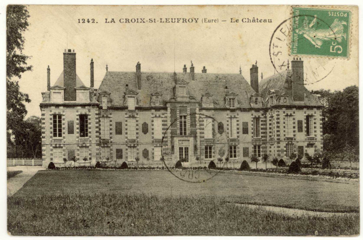 Croix-Saint-Leufroy (La). Le Château.
