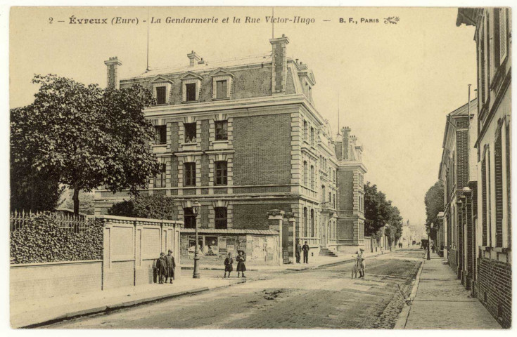 Evreux-Ville. La Gendarmerie et la Rue Victor-Hugo.