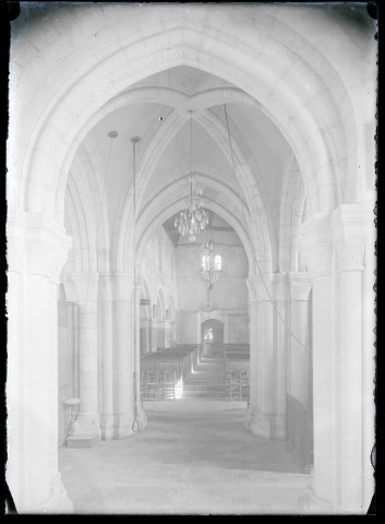 Intérieur de l'église de Boisney (Eure).