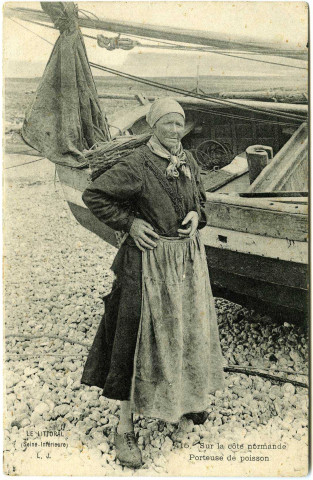 Divers. Sur la côte normande - Porteuse de poisson.
