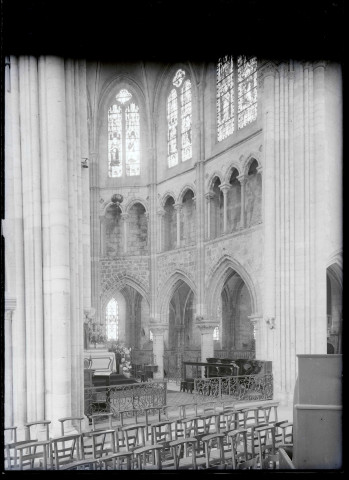 Intérieur d'église.