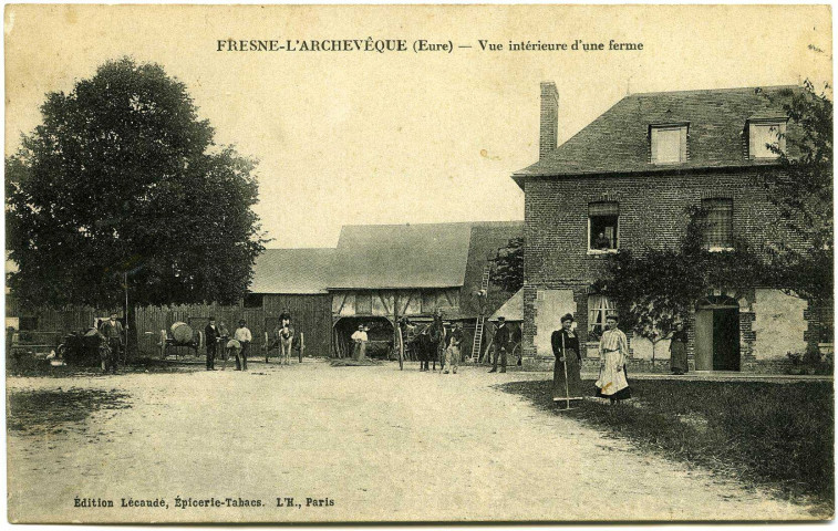 Fresne-l'Archevêque. Vue intérieure d'une ferme.